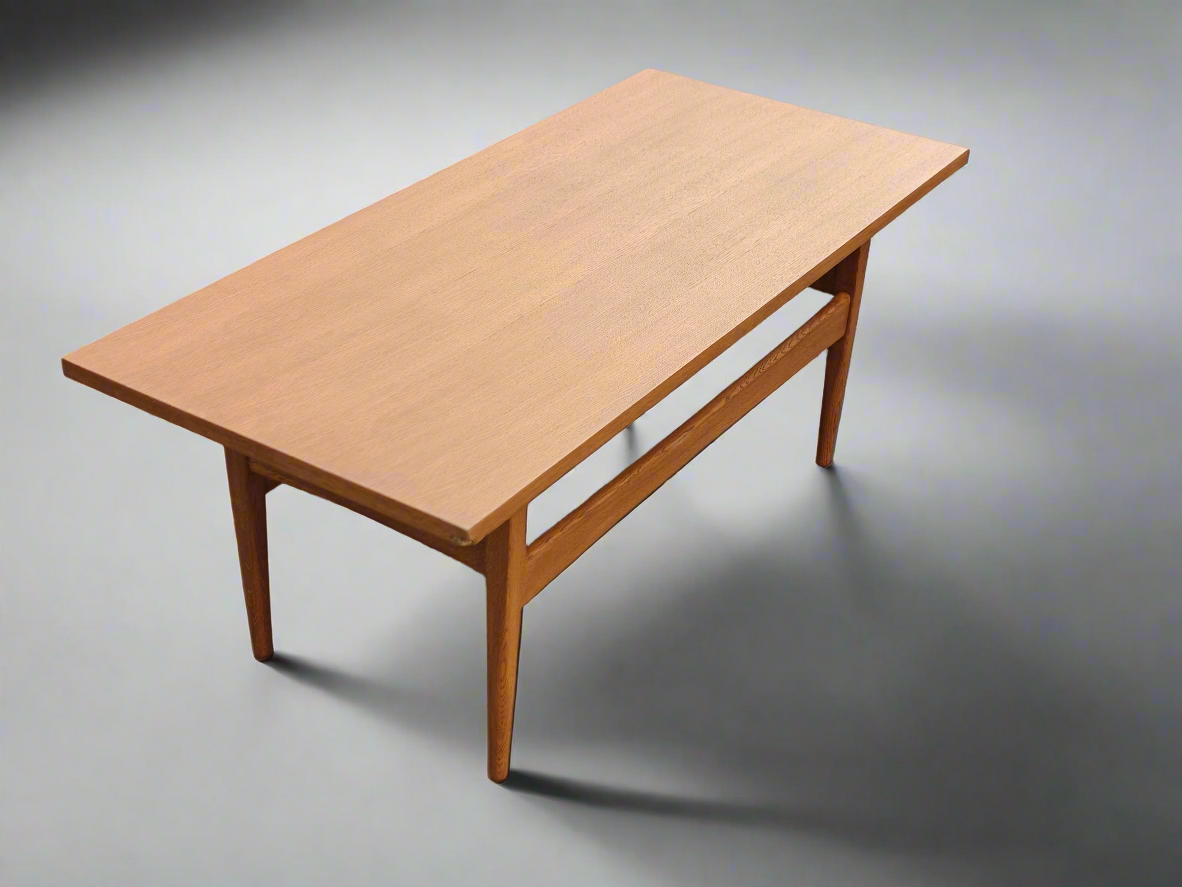 Mid-Century Oak Veneer Coffee Table – 128 x 54 cm