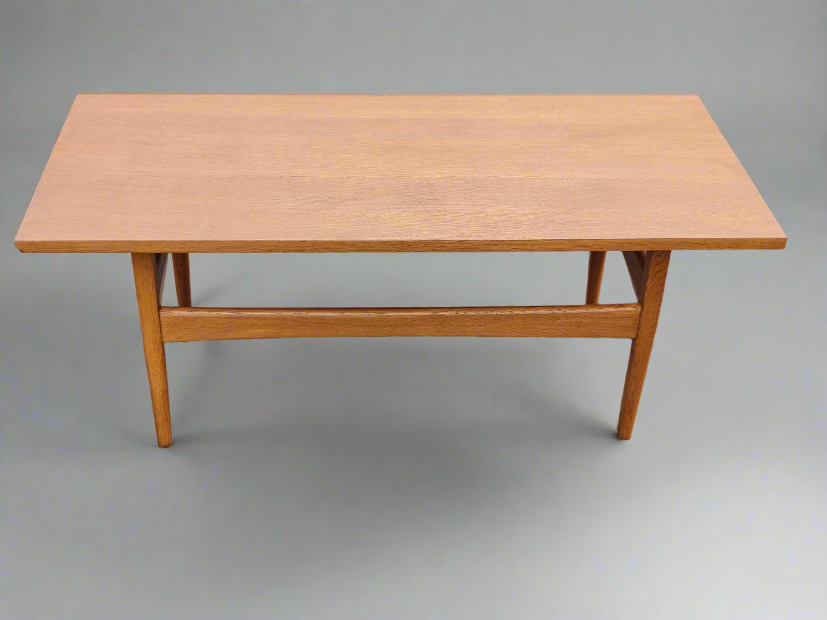 Mid-Century Oak Veneer Coffee Table – 128 x 54 cm