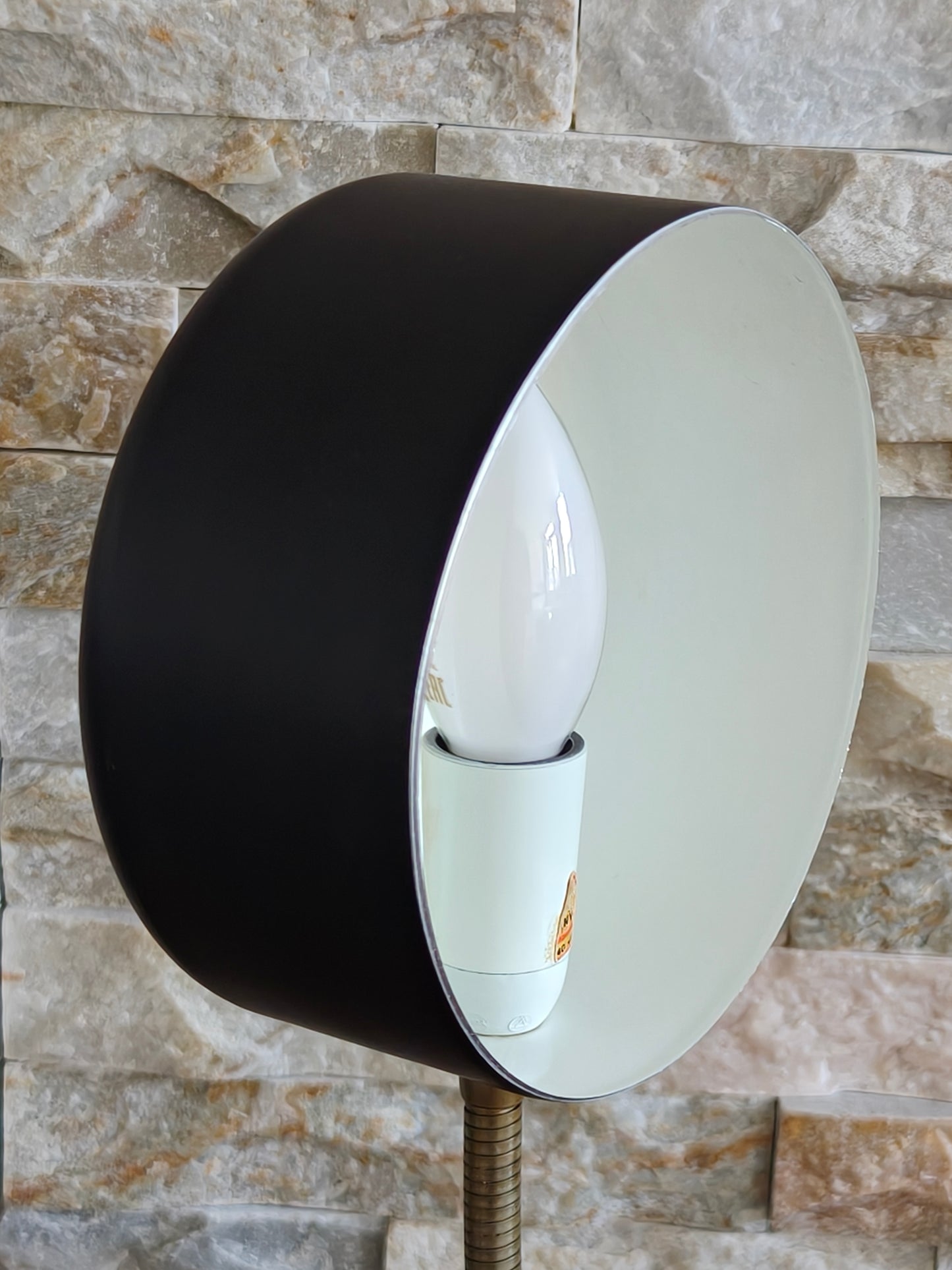 Anvia bureaulamp J.J.M. Hoogervorst – zwart met messing gooseneck (jaren '60)