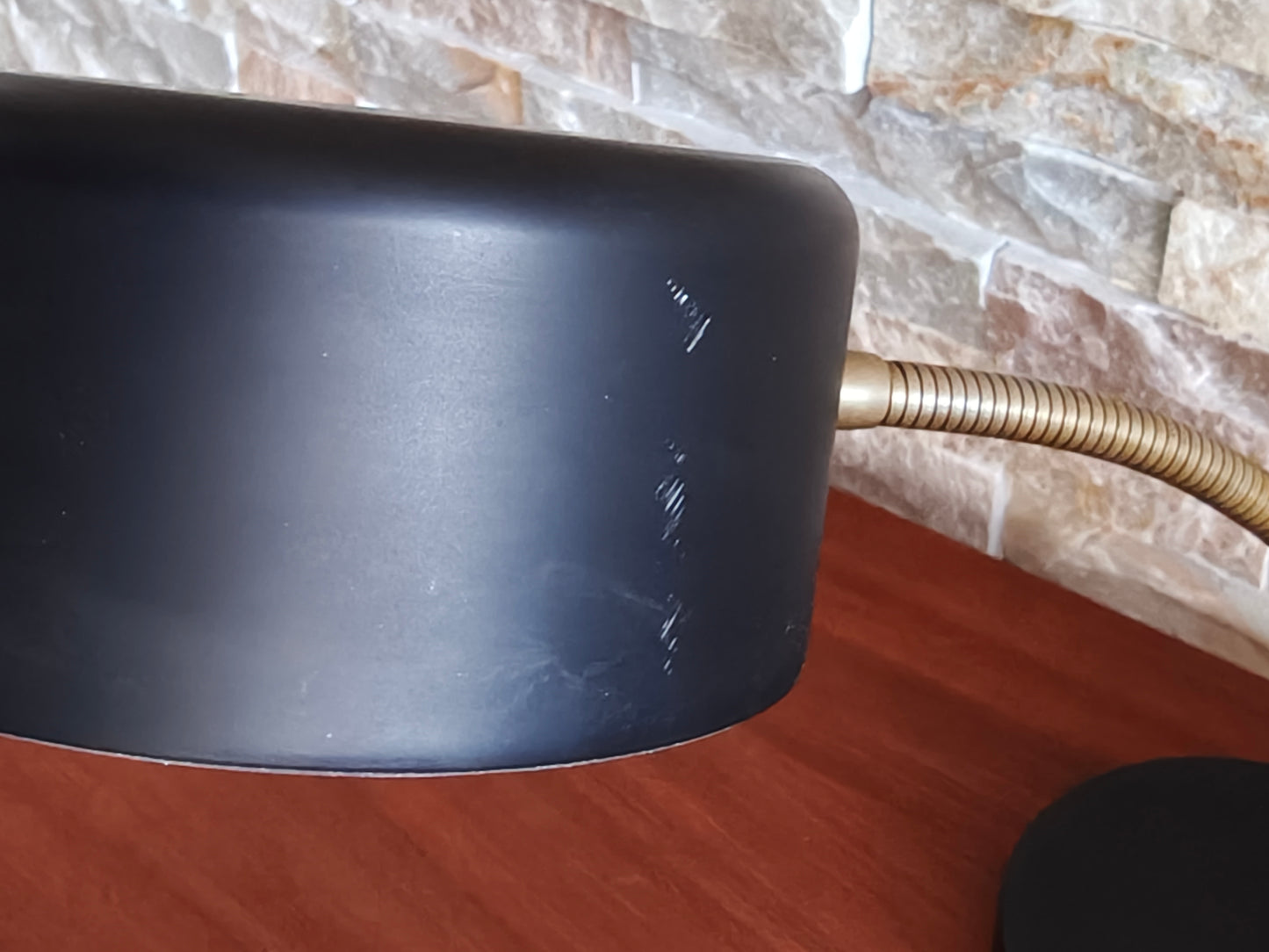 Anvia bureaulamp J.J.M. Hoogervorst – zwart met messing gooseneck (jaren '60)