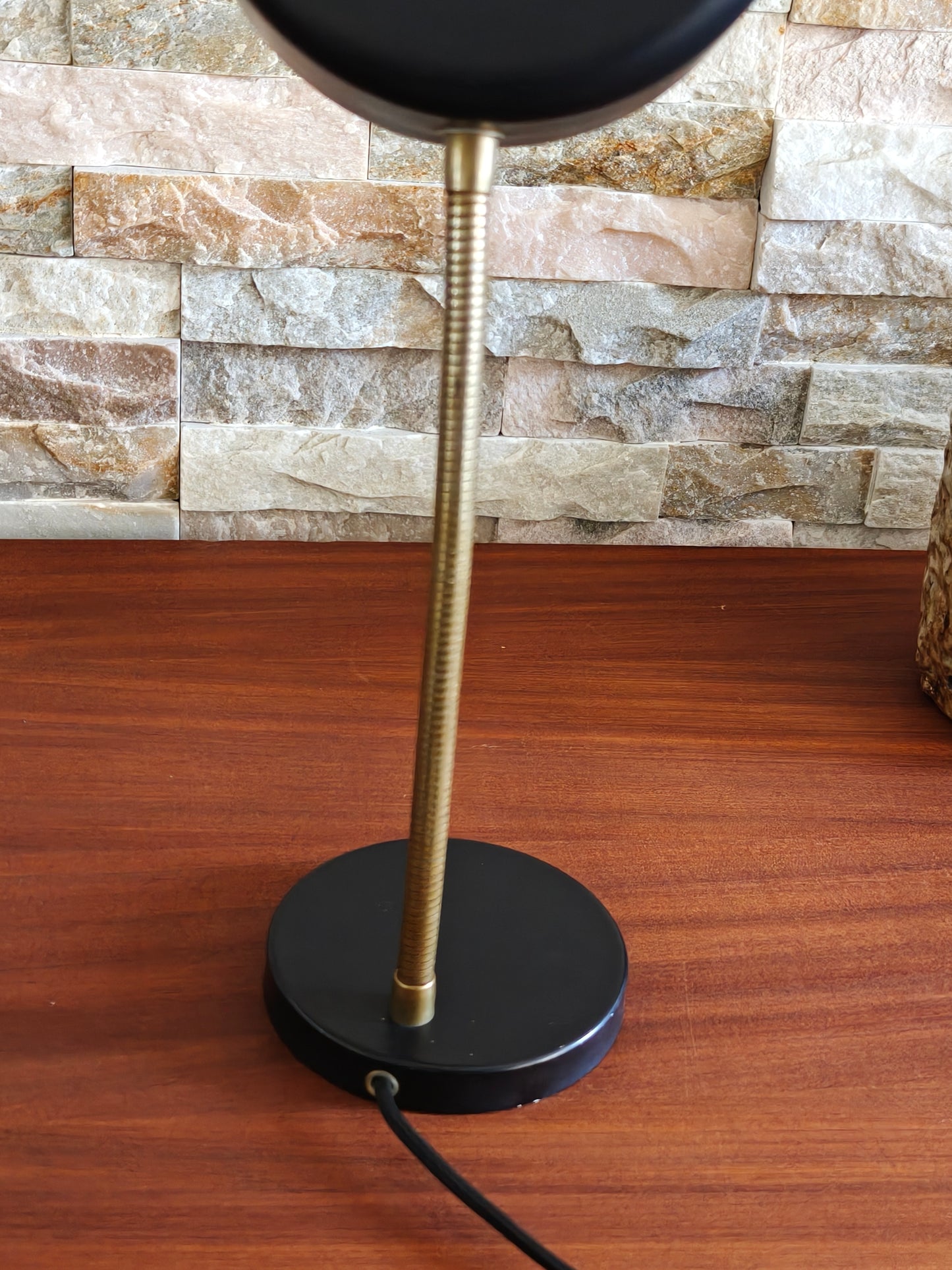 Anvia bureaulamp J.J.M. Hoogervorst – zwart met messing gooseneck (jaren '60)